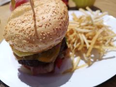 27&nbsp;牛肉汉堡-HELLO 27 意面·沙拉·帕尼尼