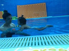 -蓝鲸奇亲子游泳俱乐部