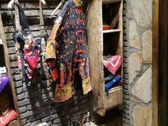 -老牌坊云南鱼豆花火锅(爱建店)