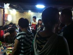等位区-杀猪天·韩国烤肉(总店)