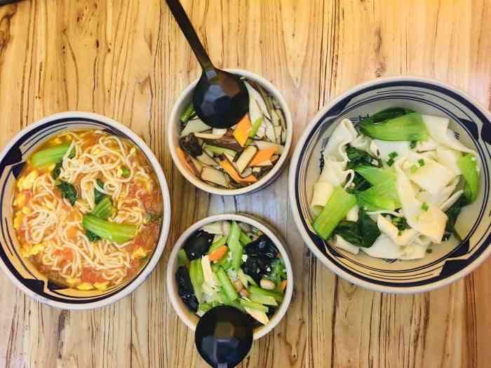 陕弘丰肉夹馍(汇中广场店)-"本来是要去吃凉皮的 结果四月份才开始有