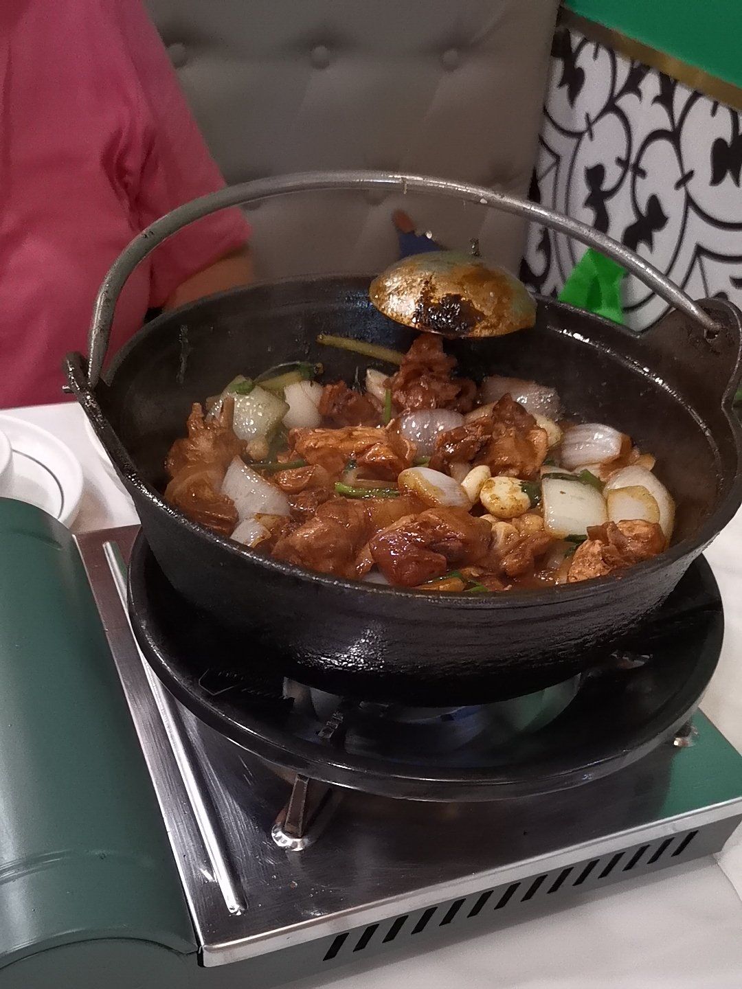 向西村最出名的鸡煲,老字号就是好吃,鸡很