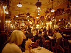 -Majestic Café