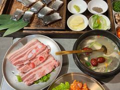 -围炉肉舍•炭烤活鳗•丹东海鲜烤肉(步行街店)