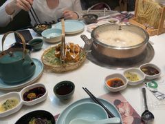 -洪氏嗨捞·猪肚鸡火锅(阳光天地店)