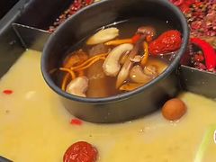 -老牌坊云南鱼豆花火锅(嵩山店)