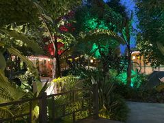 -茅草房·河畔园林火锅