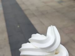 冰淇淋甜筒-麦当劳(塔园路店)