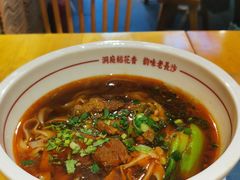招牌红烧牛肉米粉-呷佬·长沙手工米粉(金沙江路店)
