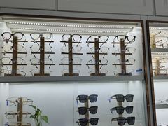 -翰佐蔡司小乐圆·依视路星趣控·暴龙眼镜折扣店