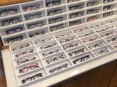 -MiRi眼镜连锁·蔡司·尼康控优点合作店(莘庄店)