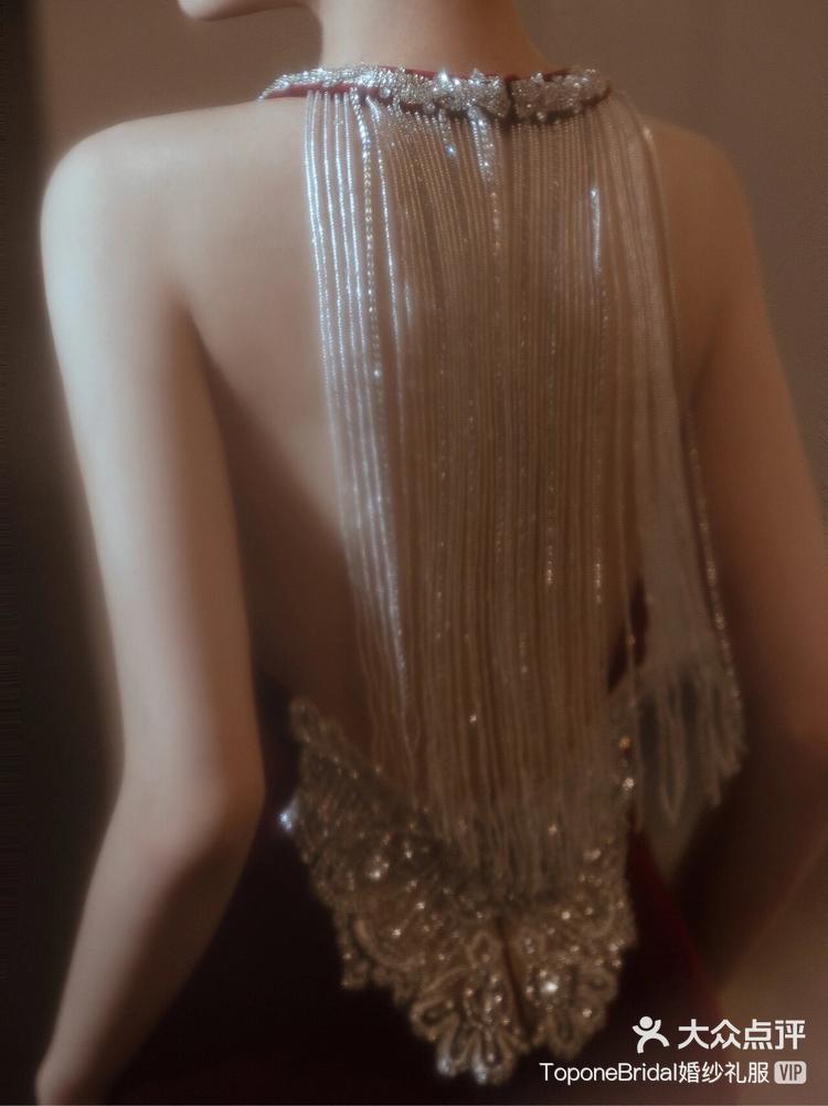 婚礼当天让你惊艳全场的挂脖流苏露背礼服