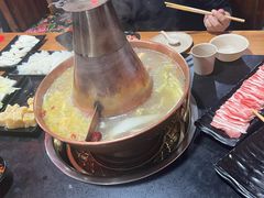 -果松木炭酸菜铜火锅·外婆参鸡汤