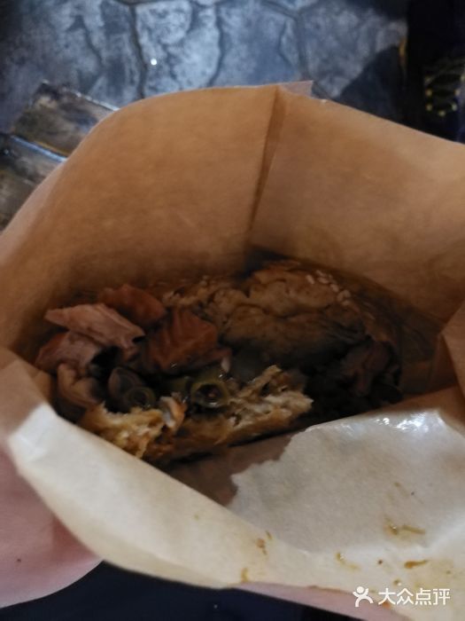 肠王卤煮(西单食宝街店)烧饼夹肠头图片
