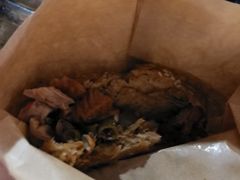 烧饼夹肠头-肠王卤煮(西单食宝街店)