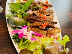 -Chom Cafe and Restaurant