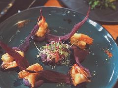 煎虾配紫薯泥薯片及姜味柠檬汁-AZUL by FUEL蓝色·法式酒馆(琶醍店)