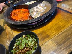 -老房老舍重庆火锅(假日城市店)