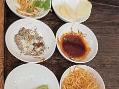 -围炉肉舍•炭烤活鳗•丹东海鲜烤肉(步行街店)