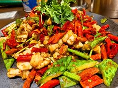 -曼听小寨海鲜烧烤·大连辣炒大王(盖州街店)