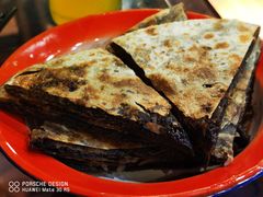 芝麻酱糖饼-聚首堂·特色小吃·肘子(什刹海德胜门店)