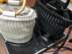 -URBAN REVIVO(高德置地广场·春广场店)