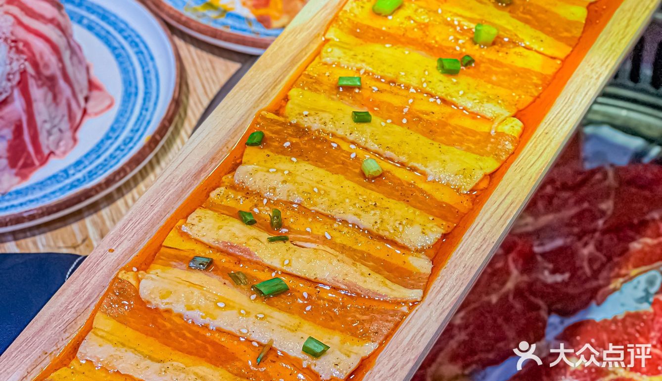 🔥头顶一朵棉花糖的肥牛😋解封后第一顿堂食烤肉是啥滋味～