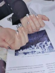 -吉吉靓甲美睫