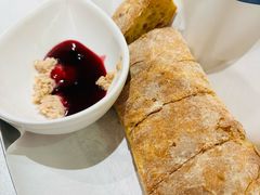 夏巴塔面包配鹅肝酱-MIO弥欧洋房西餐厅(中央大街店)