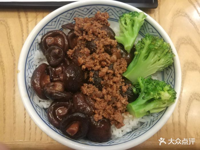 小菇酱肉饭