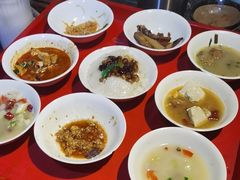 -蓝田九大碗民俗食府(蓝田店)