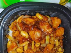 宫保鸡丁拼秘汁鸡排盖饭-和合谷(新辰里亚运村店)