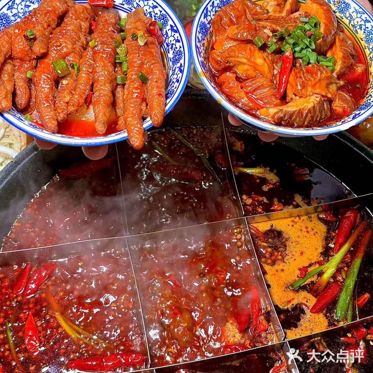 真的爱惨了这种火锅店，好吃又出片！