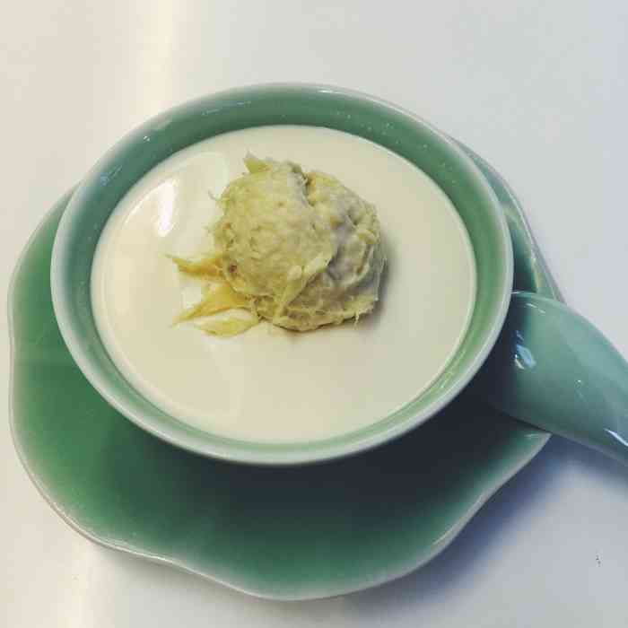 小莹姐(晶品店)-"甜品还不错 闪付很优惠哦!店面不大 服务.