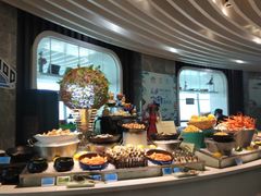 自助取餐区-亚洲国际大酒店·云顶阁旋转自助餐厅