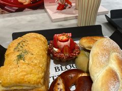 -HOT CRUSH趁热集合·现烤面包(上海环球港店)