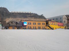 -采薇庄园四季滑雪场