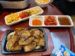 辣白菜包五花肉-屋里家延边朝鲜族冷面(南园店)