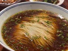 奥油红汤面底-同得兴 Since·1995 传统苏式面馆(嘉馀坊店)