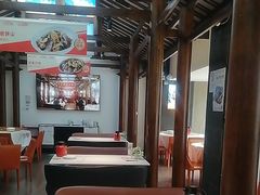 -阿瓦山寨·湘菜现炒·剁椒鱼头王(咸阳总店)