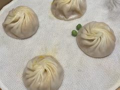 蟹粉鲜肉小笼包-桂满陇·手作小笼包&江南叫花鸡(中山公园店)