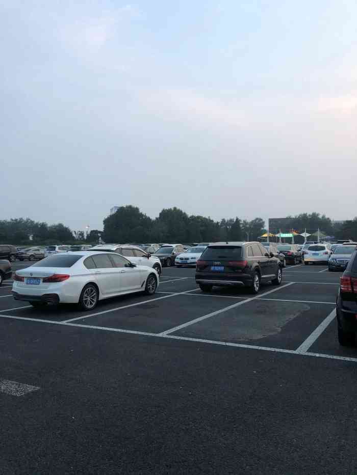 北京首都国际机场1号航站楼1号停车场
