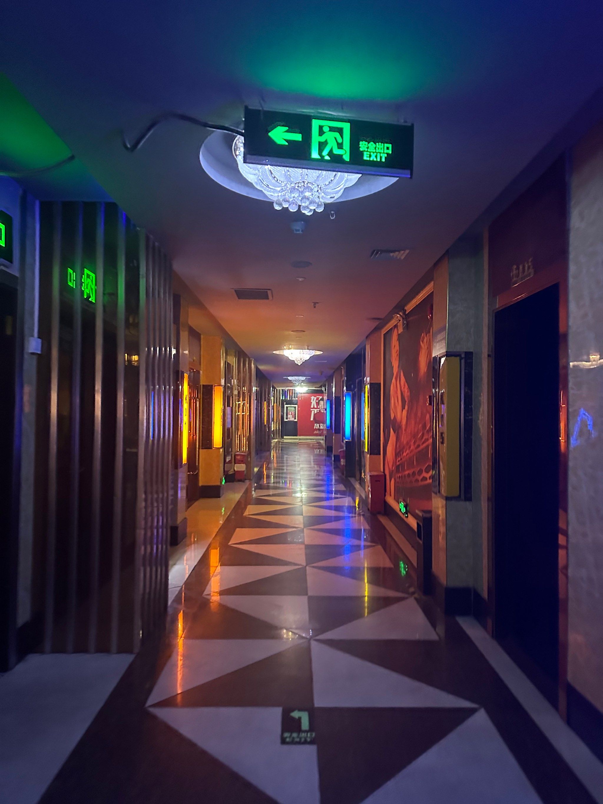 超大的ktv
一进来超级大