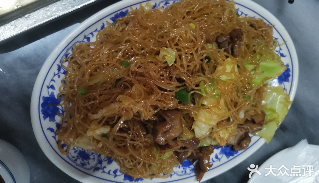 坐门口等位听阿叔和他朋友聊金果园，最初是劳动队烧鸡