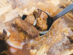 肥瘦各半-美兰春记食店·龙舌坡红烧牛肉