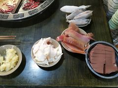 -渝嘴小老弟老火锅(华新村店)