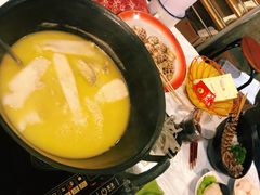 -鲜入围煮花胶鸡海鲜火锅