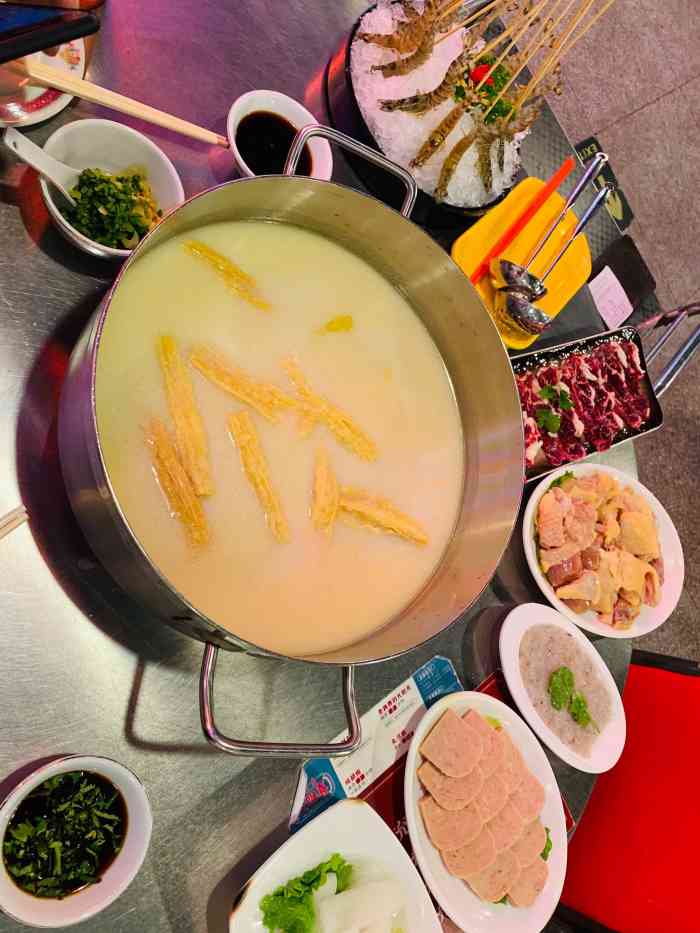 大四喜火锅(奥体店)-"服务不错,菜品新鲜,口味偏淡,拔草了.