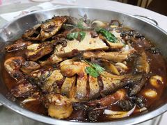 红烧杂鱼-溱湖八鲜菜馆