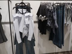 -URBAN REVIVO(上海中庚漫游城店)